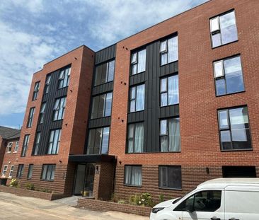 4 bedroom flat to rent - Photo 2