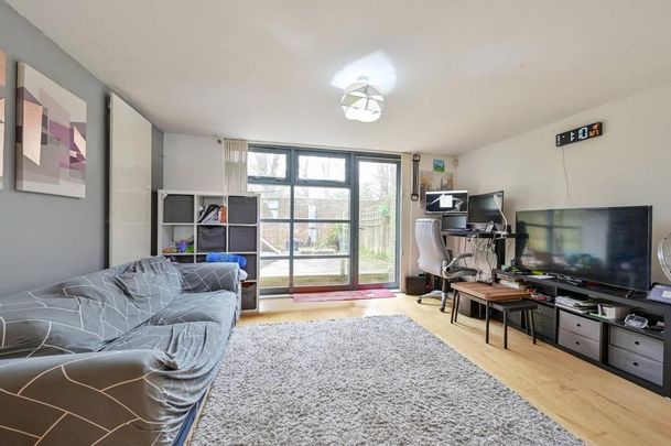 3 bedroom end of terrace house to rent - Photo 1