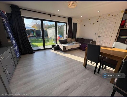 4 bedroom semi-detached house to rent - Photo 1