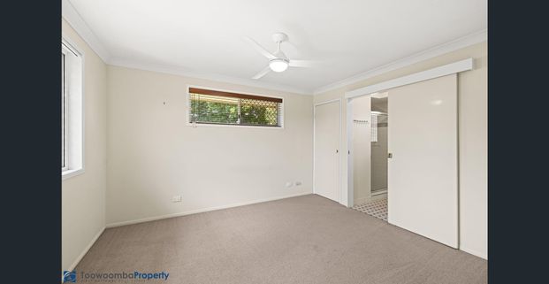 Beautifully Presented Family Home in Sought-After Middle Ridge - Photo 1