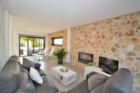 Luxury Farmhouse for rent in Muro, Spain - Photo 2