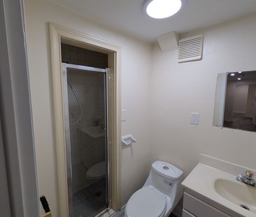 For Lease - 3263 Cawthra Road, Mississauga, Ontario - Photo 3