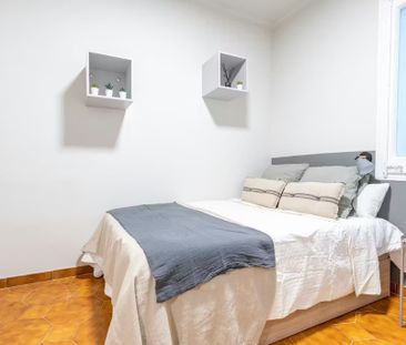 Plaça d'Alfons el Savi, Barcelona, Catalonia 08025 - Photo 1