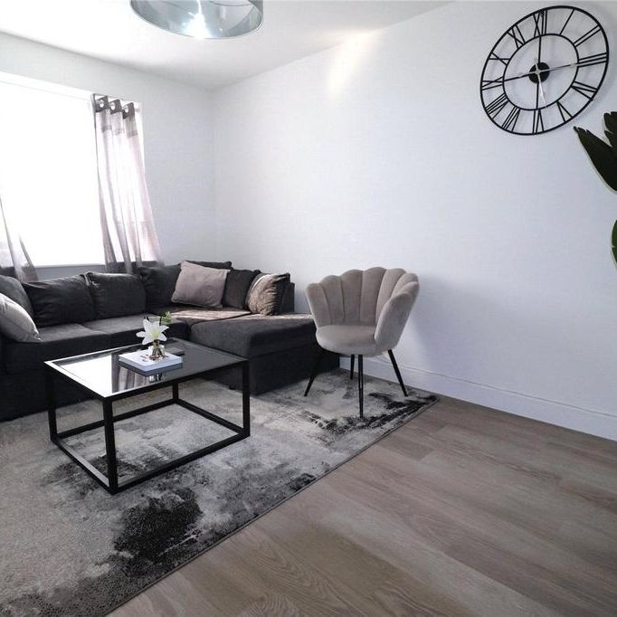 2 bedroom end of terrace house to rent - Photo 1