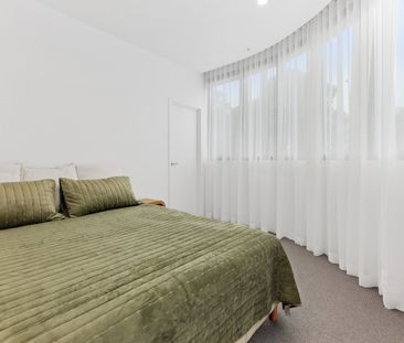 Premium Two-Bedroom Luxury Apartment close to all Amenities - Photo 3