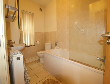 1 Bedroom End Terrace To Let - Photo 2