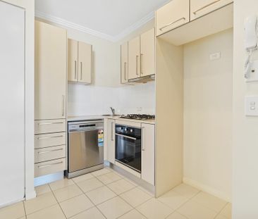 TWO BEDROOM, TWO BATHROOM UNFURNISHED UNIT IN THE HEART OF PALM BEACH - Photo 5