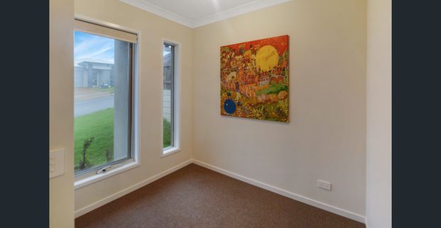 Spacious three-bedroom home - Photo 1