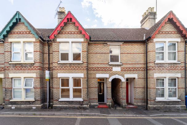 3 bed terraced house to rent in Denmark Road, Poole, BH15 - Photo 1