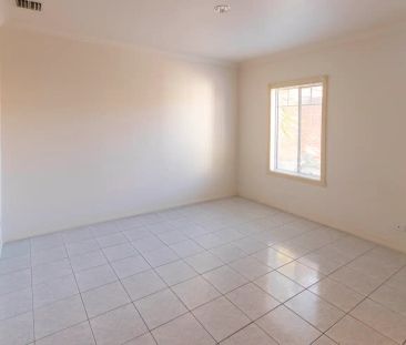 “Impressively Proportioned Pascoe Vale Townhouse” - Photo 2