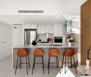 Stylish Apartment with Wraparound Views - Photo 6