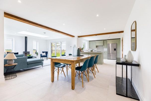 4 bedroom detached house to rent - Photo 1