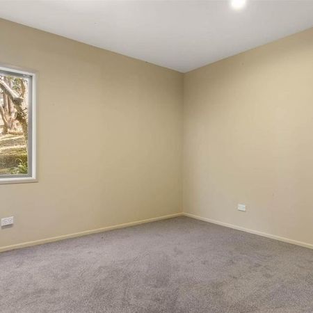 Spacious 3-Bedroom Home with Stunning Views - Available Now! - Photo 4