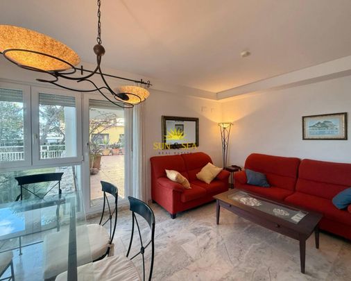 BUNGALOW RENTAL ON THE FIRST LINE OF THE BEACH IN DENIA - ALICANTE PROVINCE - Photo 1