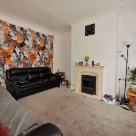 2 bedroom House in Harold Place, Leeds - Photo 2