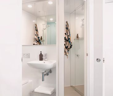 2 Bedroom Apartment - Balcony - Photo 6