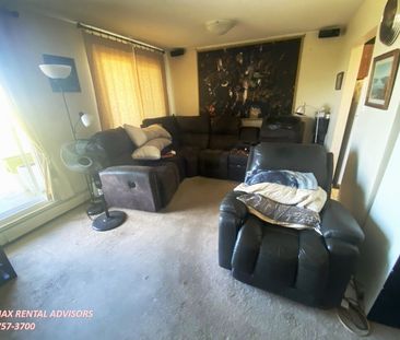 GREAT 2 BED 1.5 BATH 4TH-FLOOR APARTMENT W/AN OUTDOOR PARKING STALL... - Photo 1