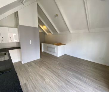 RENOVATED ONE BEDROOM APARTMENT - Photo 3