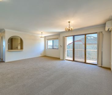 Spacious 3-bedroom Apartment With City Views - Photo 5