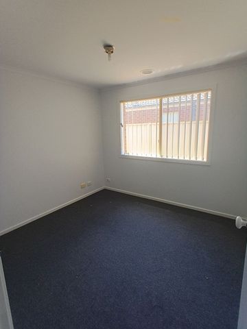 Sunshine, Space & Smiles - This One Has It All! - Photo 2