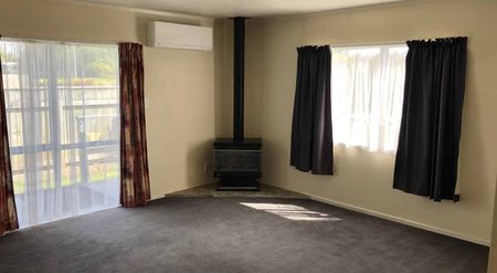 THREE BEDROOMS, FEILDING - Photo 2