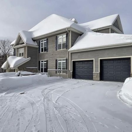 Condo 4½ luxe 1276 pi² – Plain-pied, plafonds 9’, terrasse, vue boisée, foyer, piscine – Avec Electroménager - Animaux OK - Photo 4