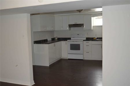 For Lease - 24 Holman Crescent, Aurora, Ontario - Photo 4