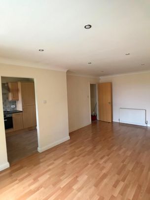 2 Bed Flat, Chantry Court, LS27 - Photo 1