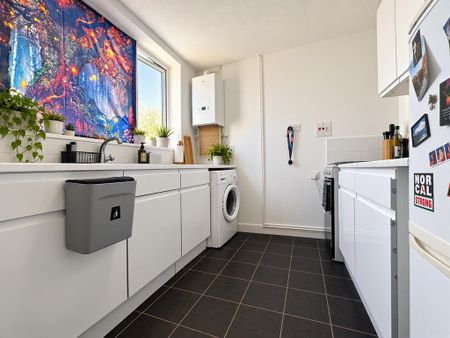 2 bedroom flat to rent - Photo 4
