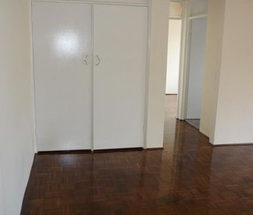 2 BED APARTMENT - PARKING - MASCOT CENTRAL - Photo 1