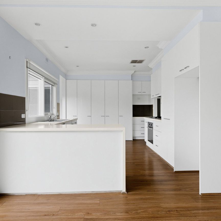 Modern Family Home in a Quiet Corner Location – Close to Everything! - Photo 1