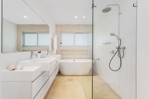 Superb Family Entertainer in Prized Locale - Photo 1