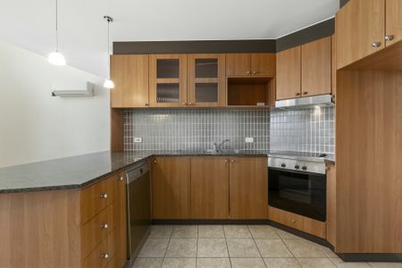 Stylish 2-Bedroom Apartment in Prime City Location - Photo 5