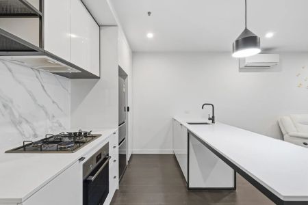 Elevated Living in Richmond's Embassy! - Photo 5