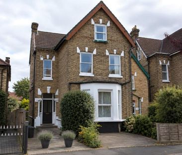 2 bedroom apartment to rent Langley Road, Beckenham, BR3 - Photo 3
