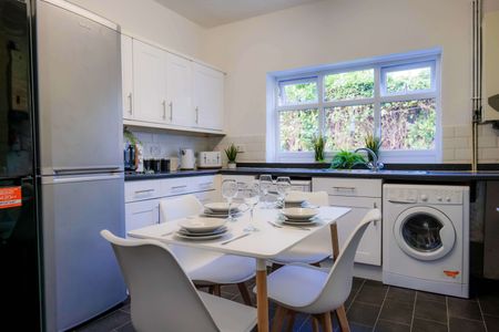 Stunning 7 Bed House Share in a gorgeous area in Headingley! - Photo 5