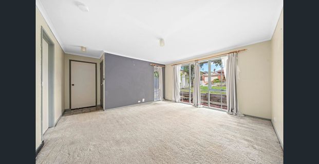 Spacious 3-Bedroom Home in Prime Central Rowville Location - Photo 1