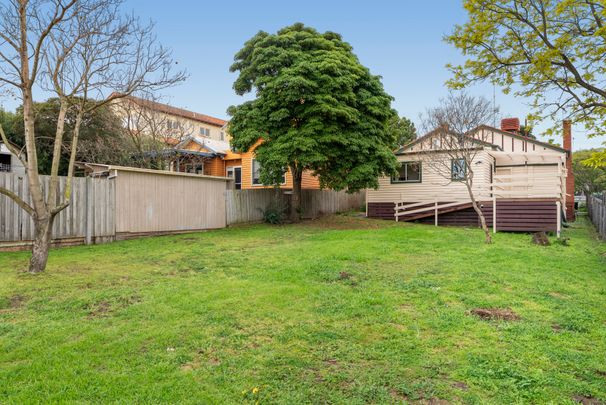 Charming Californian Bungalow in Leafy Moonee Ponds - Photo 1