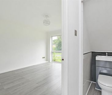 2 bedroom semi-detached house to rent - Photo 5