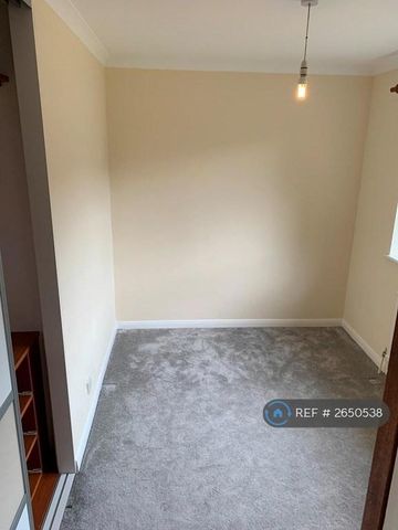 4 bedroom detached house to rent - Photo 4