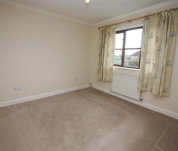 4 bedroom detached house to rent - Photo 2