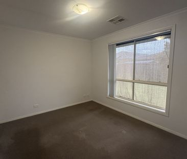 Spacious 4-Bedroom Family Home in Evanston Gardens - Photo 3