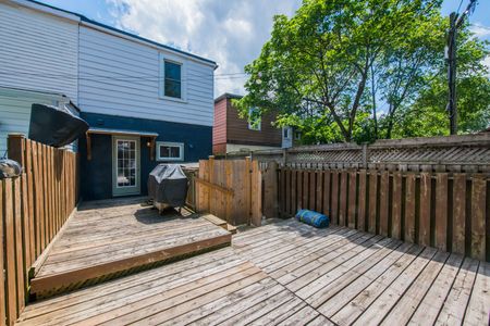 For Lease - 2066 Gerrard Street Unit# Upper, Toronto, Ontario - Photo 2