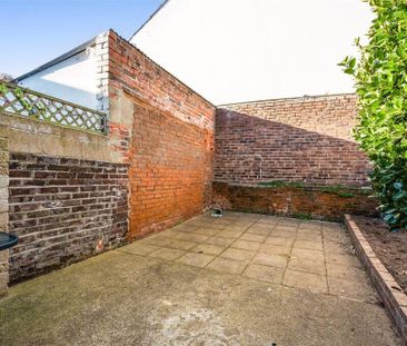 3 bedroom terraced house to rent - Photo 2