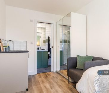 1 bedroom in a house share to rent - Photo 3