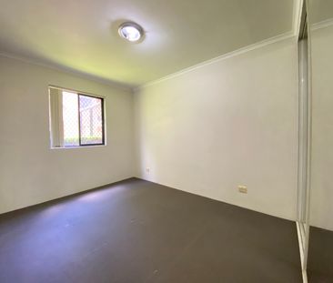 Modern 2 Bedroom Apartment - Photo 2
