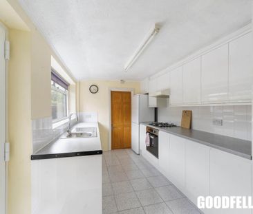 3 bedroom end of terrace house to rent - Photo 4