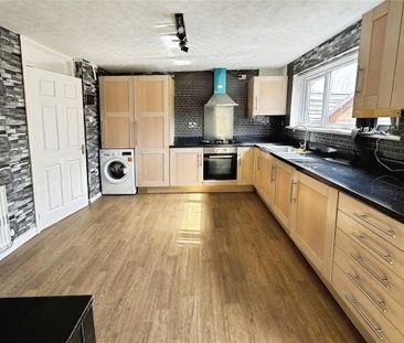 3 bedroom end of terrace house to rent - Photo 2