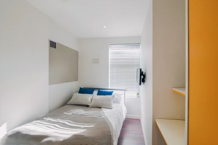 5 Bed 1 Bath - Photo 3