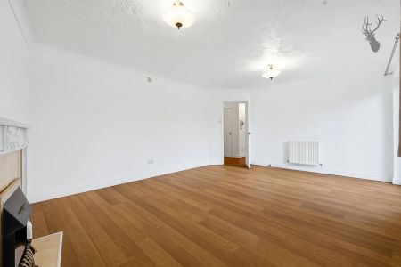 2 Bedroom Flat - Photo 2